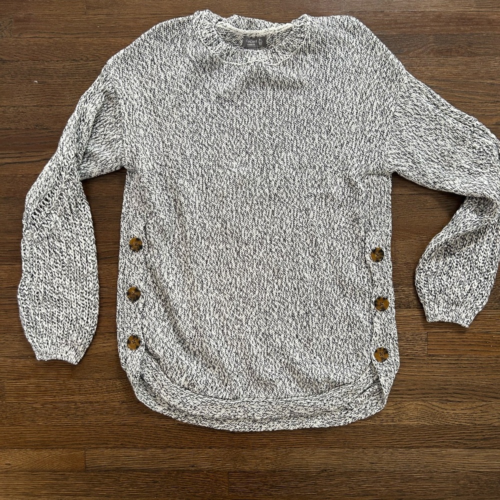 Women's Black and White Sweater